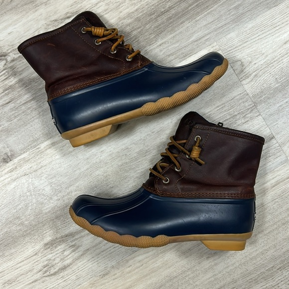 Sperry Women’s Saltwater Duck Weather Leather Boot Tan & Navy Blue / Sz 8 / EUC - Picture 1 of 9